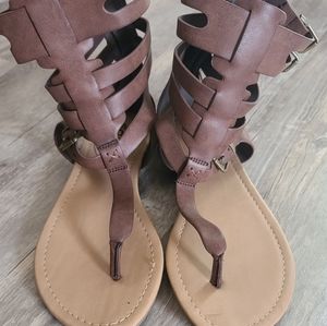 Soda sandals